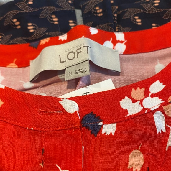 LOFT Tulip 🌷 Long Sleeve Top - Picture 3 of 10